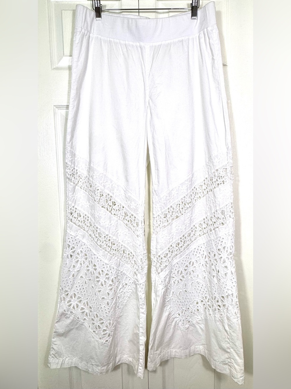 Mind set by XCVI cotton eyelet crochet wide leg white pants size Medium EUC